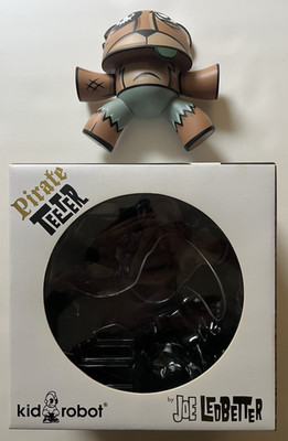 JOE LEDBETTER PIRATE TEETER KIDROBOT 2007 6'' VINYL ART FIGURE DESIGNER URBAN TOY