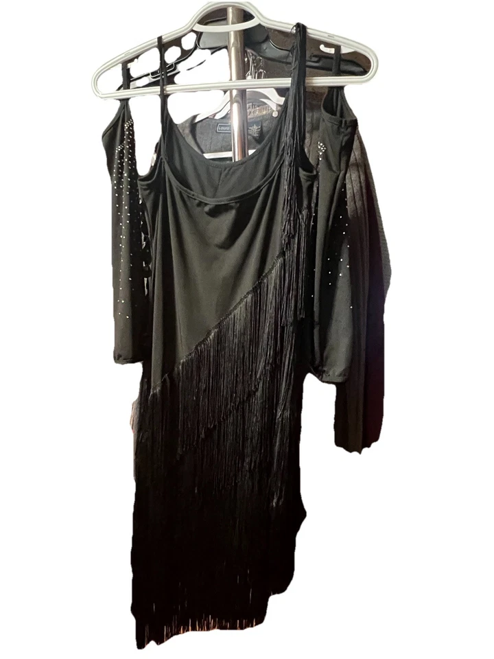 Mini vestido feminino borla sem mangas com lantejoulas pretas tamanho pequeno - Imagem 2 de 4