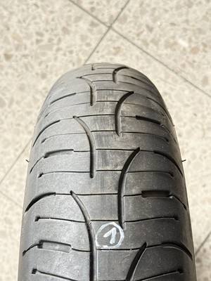 Reifen vorn Michelin Pilot Road 4 2CT 120/70 ZR 17 (58W) ca. 3mm DOT 3718 (1)