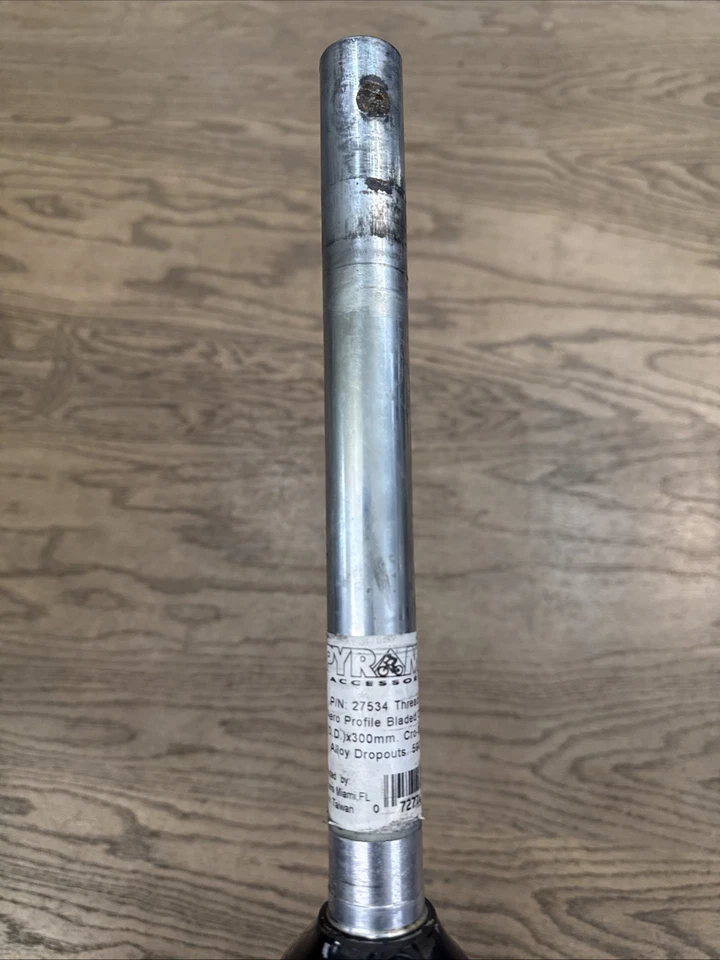 Pyramid Accessories Carbon Aero Road Bike Fork 700C 1" Threadless Steerer 1 Inch - Image 3 of 4