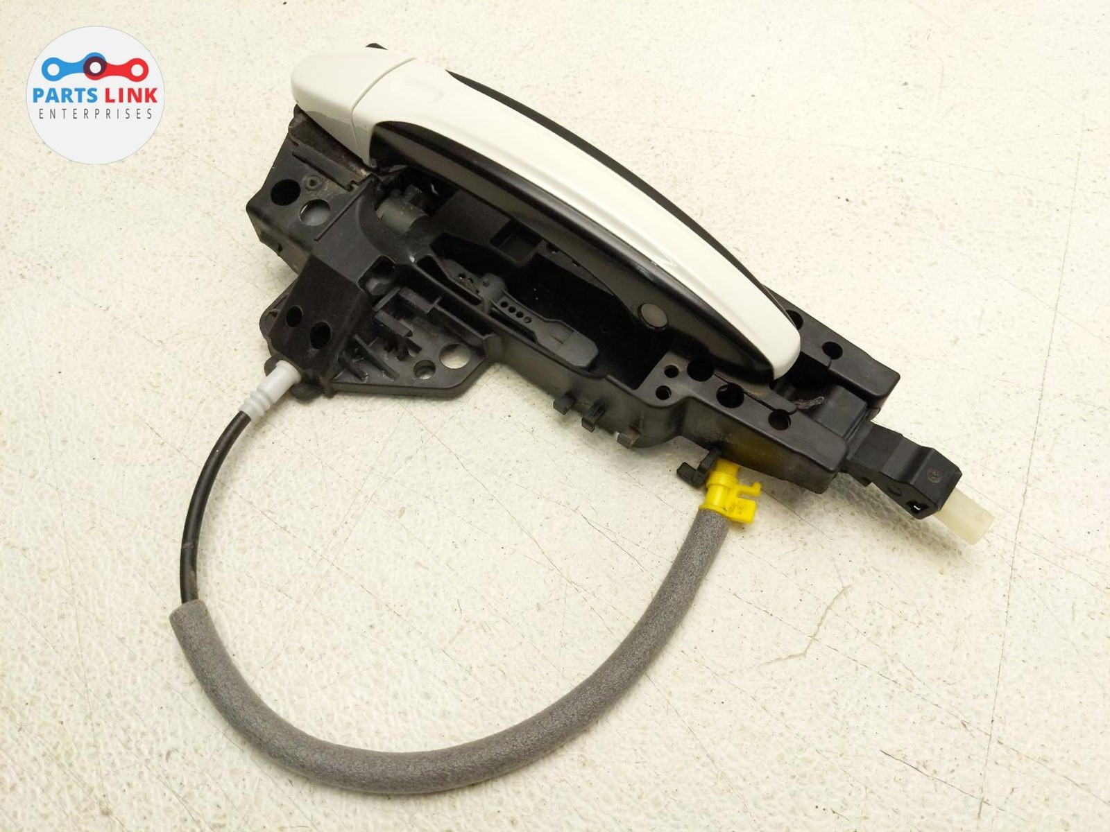 2016-20 BENTLEY BENTAYGA REAR RIGHT DOOR HANDLE OUTER GRAB GRIP OPENER WHITE 636