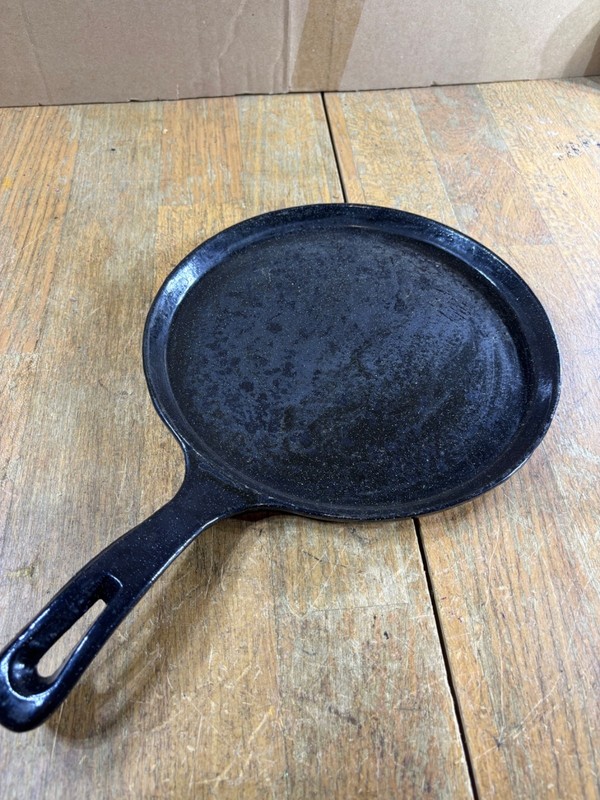 NuWave P4 Speckled Enamel Coated 10.5" Cast Iron Skillet Griddle Flat Pan Black