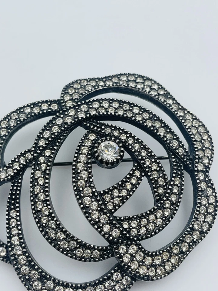 Broche prendedor grande Christian Dior vintage transparente estrás rosa negra flor Foto 2 de 4