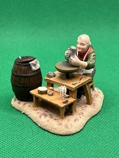 Dept. 56 "Master Potter" | Dickens Village #56.58527