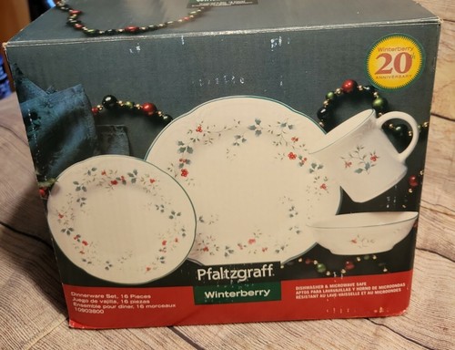 Pfaltzgraff Winterberry Place Setting16 Pc Dinner Salad Plate Bowl Mug Christmas - Picture 4 of 8