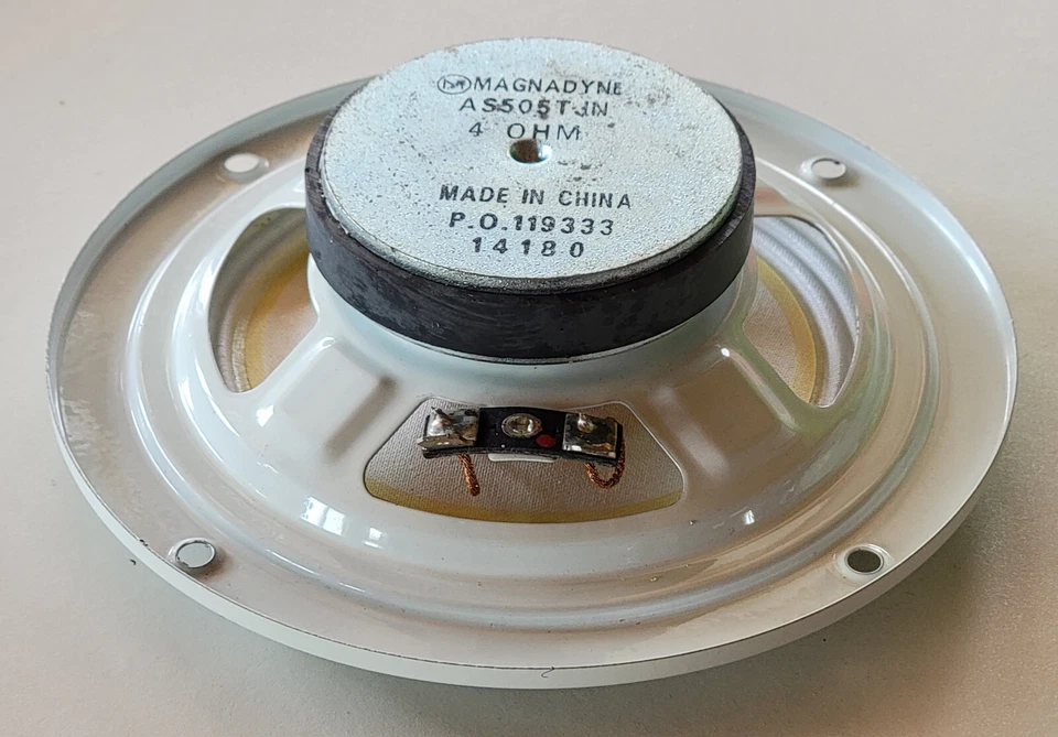 Altavoz Magnadyne AS505TJN 5" Doble Cono Slimline Blanco 4 Ohmios Nuevo de Lote Antiguo Casa Rural Camión Coche Foto 3 de 4