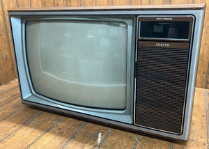 Vintage Zenith Space Command 19" Color TV Television Woodgrain Tested NO REMOTE