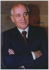 Michail Gorbatschow Autogramm signed 20x30 cm Bild