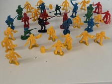 Vintage WESTERN Cowboys Indians Soldiers Plastic Figures Lot Diff Colors
