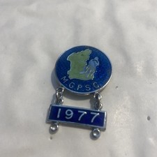 Isle of Man TT Manx Grand Prix Supporters Club Badge with bars 1977