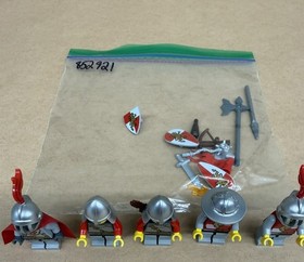 LEGO Castle 852921 Lion Knights Battle Pack 5 Minifigures 36 Pieces No Packaging