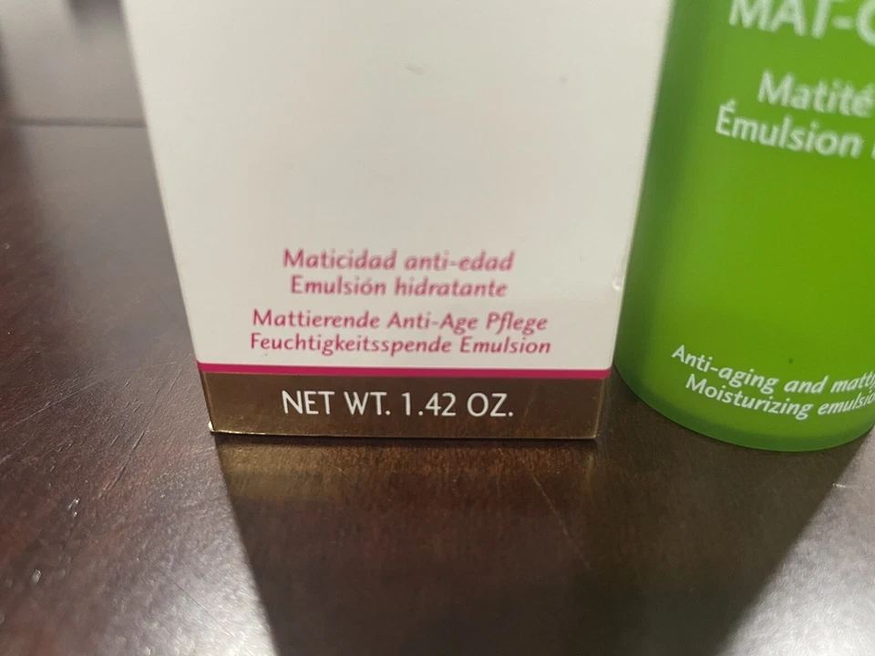 Emulsión Lierac Paris Mat Chrono. Anti envejecimiento y matificante 1,42 oz (40 ml) Foto 4 de 4