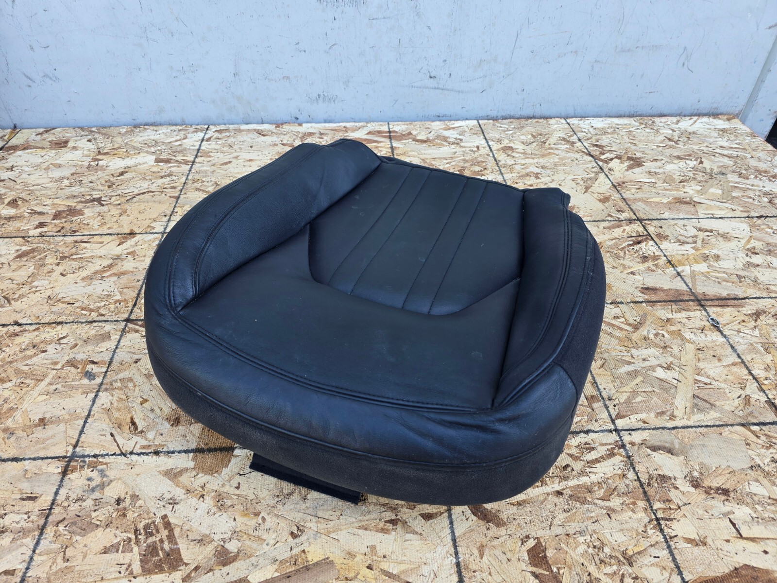 FRONT LEFT BOTTOM SEAT LEATHER CUSHION COVER OEM 40K 14-19 MASERATI GHIBLI S