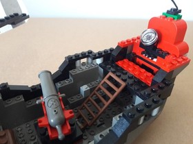 Lego Pirates Renegade Runner 6268 Pirate ship incomplete