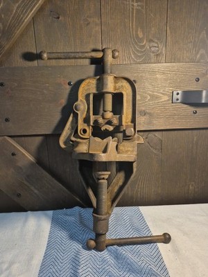 VINTAGE RARE K-7 RIGID BENCH PIPE VISE TOOL 2 1/2'' Capacity
