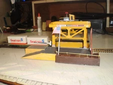 HO scale  Crane piggy Back TYCO w/side storage & loadings