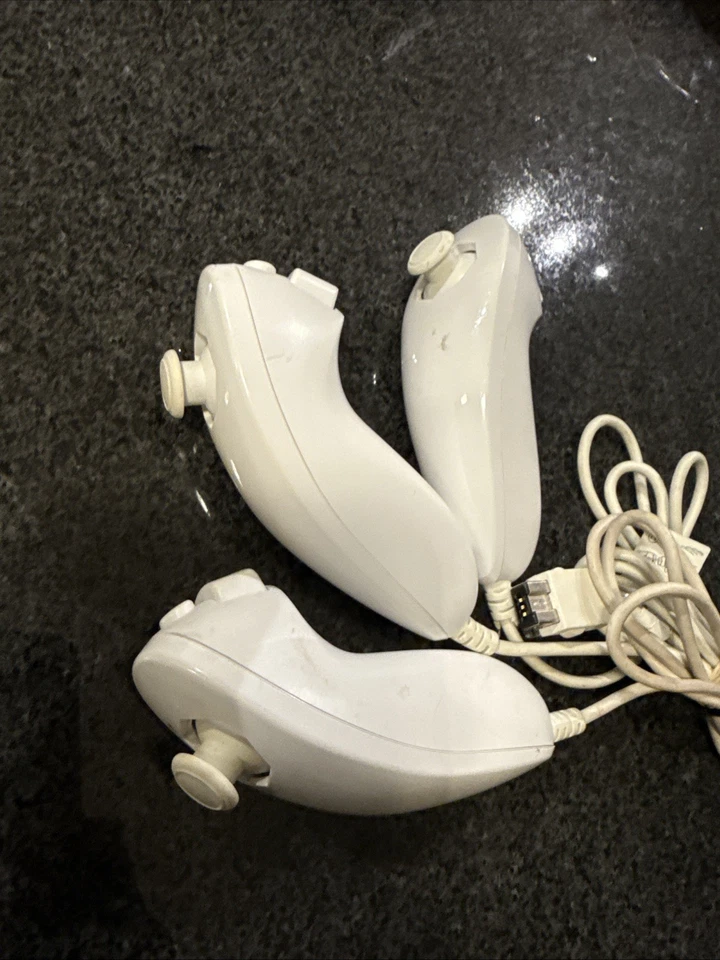 Lot of 3 Nintendo Wii White Nunchuck Controller Official OEM RVL-004 CLEAN - Image 3 of 4