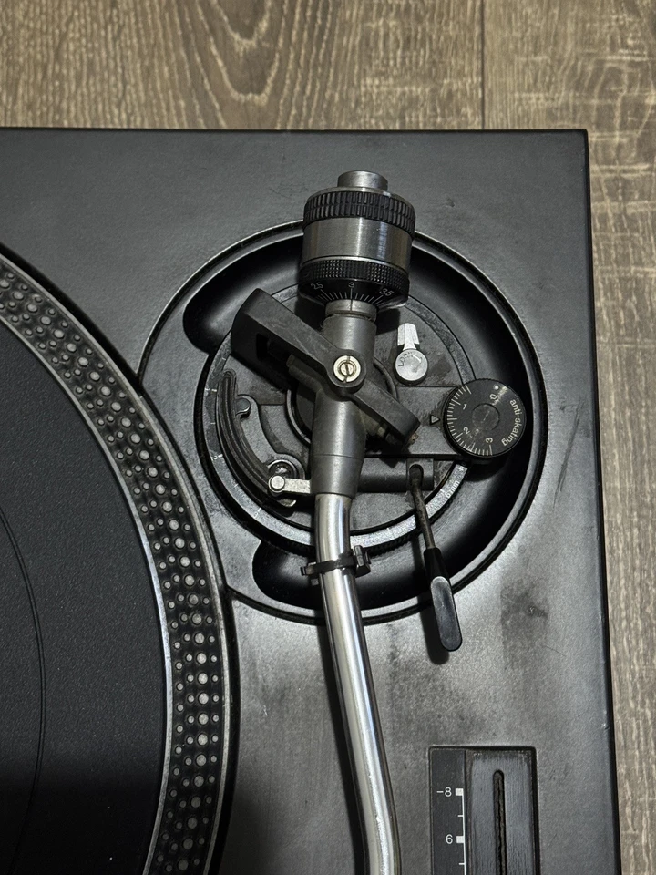 Technics SL-1210 MK2 Quartz Direct Drive Turntable. Black - Image 3 of 4