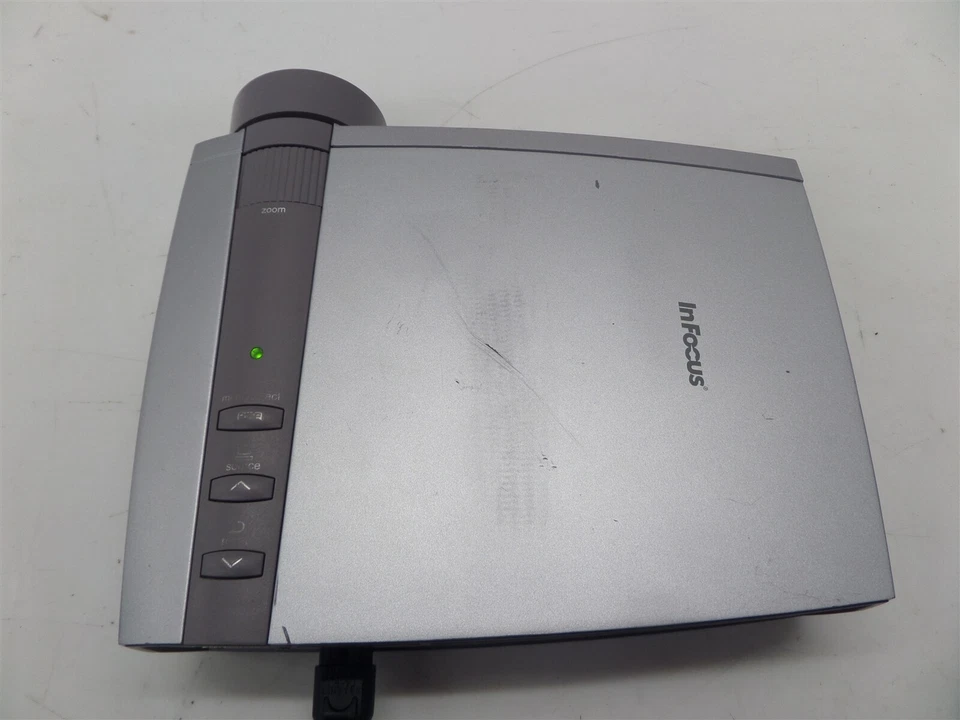 Infocus LP130 DLP XGA Table Top Projector 1100 Lumens w/ Case - Image 2 of 4