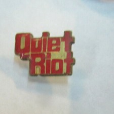 QUIET RIOT 5 VINTAGE METAL LAPEL PIN NEW FROM LATE 80'S HEAVY METAL WOW