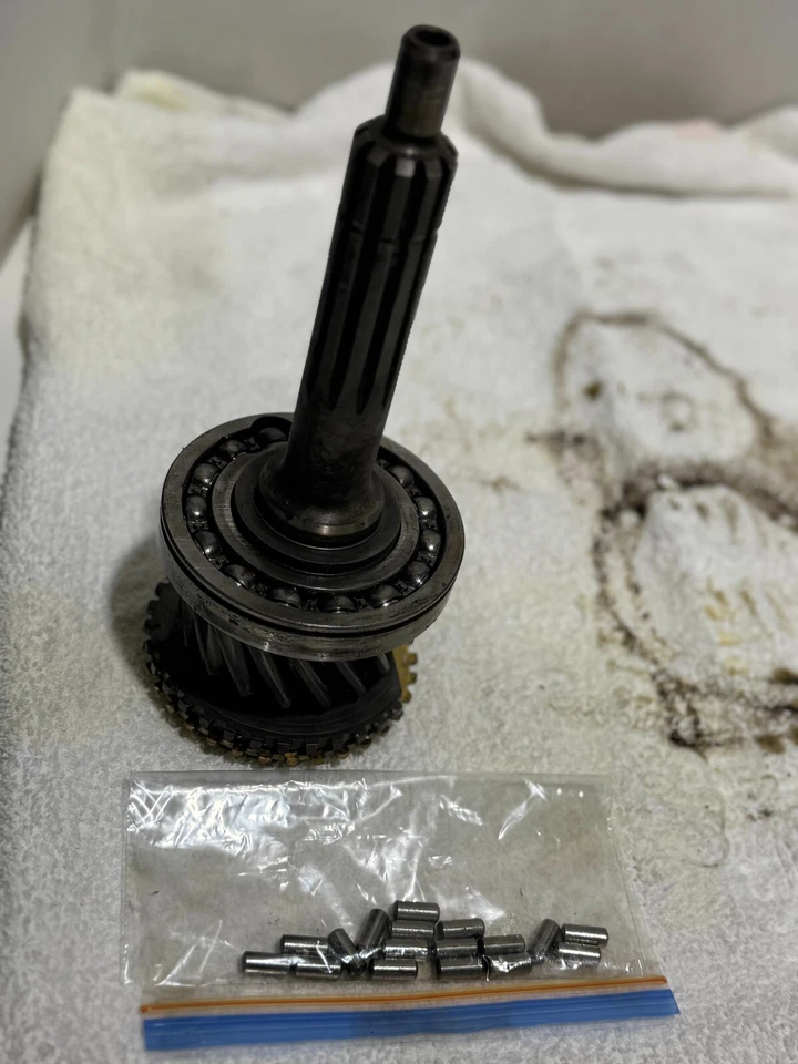 1988-1991 CHEVY SM465 MANUAL 4 SPEED MAIN INPUT SHAFT 4X4 USED OEM - Image 3 of 4