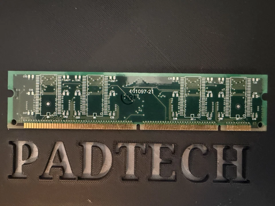 Hyundai 8MB 168prin 66MHz  Unbuffered CL2 168-Pin HYM7V64100TRG-10SM memory - Image 2 of 3