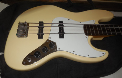 Fender Squier Jazz Bass Electric Guitar /Creamy White /Made in Korea /Great Cond