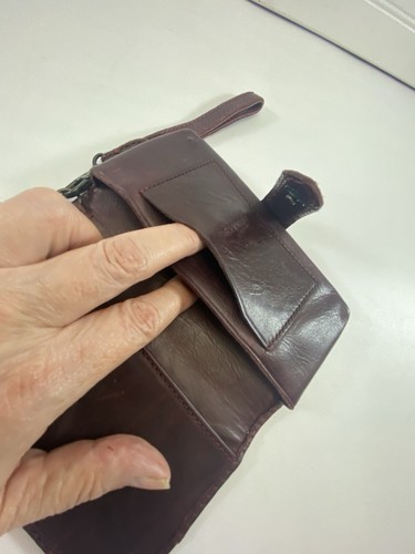 Frye Melissa Distressed Leather Phone Wallet Snap Close Wristlet Billfold - Picture 8 of 13