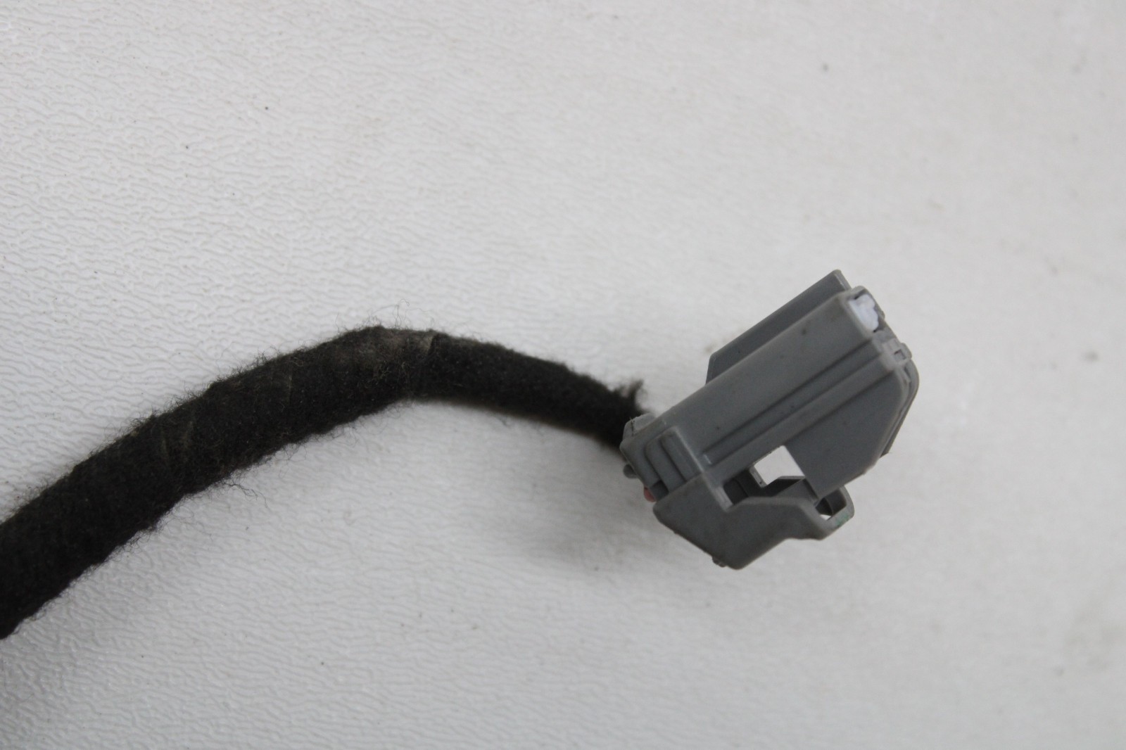 2022 MASERATI LEVANTE FRONT LEFT SEAT BELT BUCKLE 6700629970 OEM 2017-2024