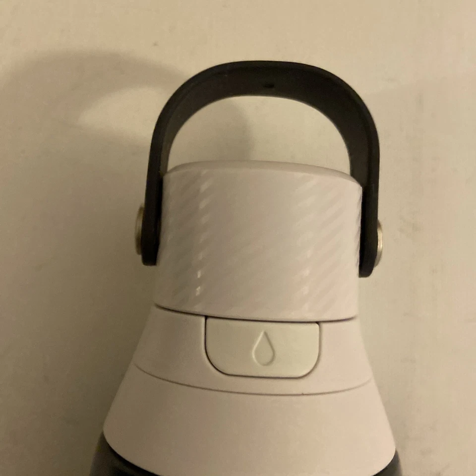 Botella de agua filtrada de acero inoxidable Brita de 20 oz diseño aislante sin BPA Foto 3 de 4