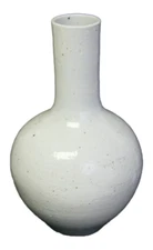 W004 Porcelain white tianqiu vase