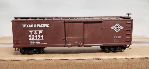 Texas & Pacific RR 40' SD vagón de carga de madera 50494 ruedas de metal Kadee Walthers RTR | Zustand: Used