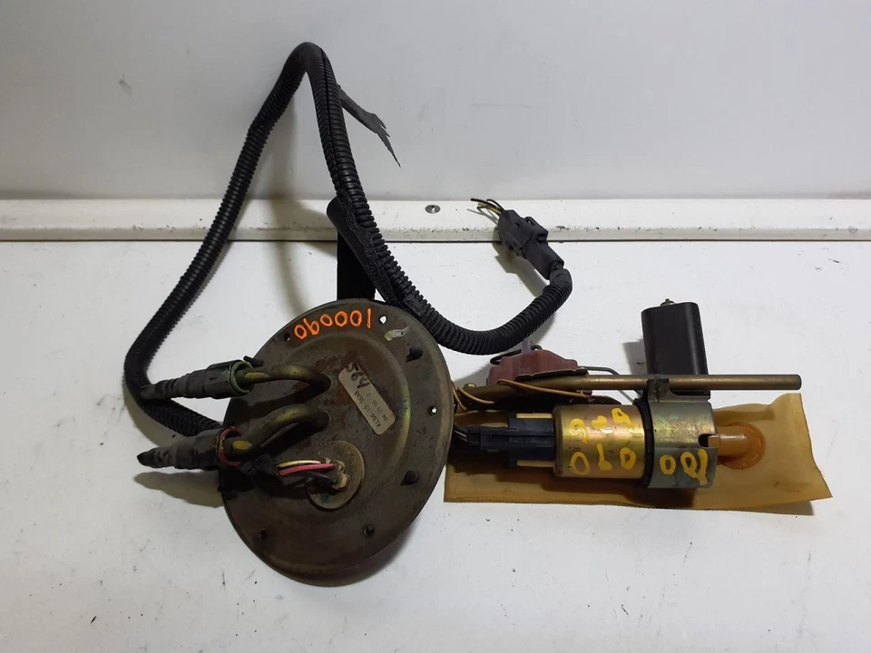 Fuel Pump Assembly Fits 98-02 MAZDA 626 17300 Foto 3 de 4