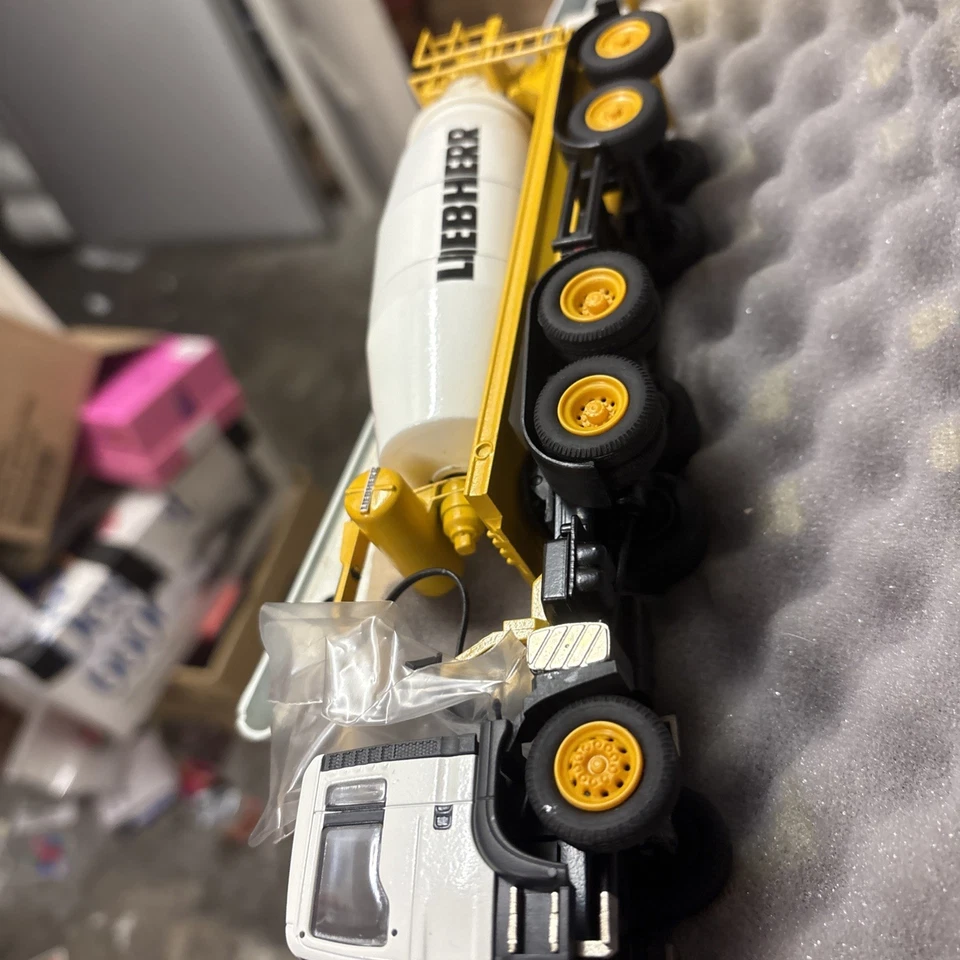Mezclador de camión Liebherr HTM 1204 MB 1:50 Foto 3 de 4