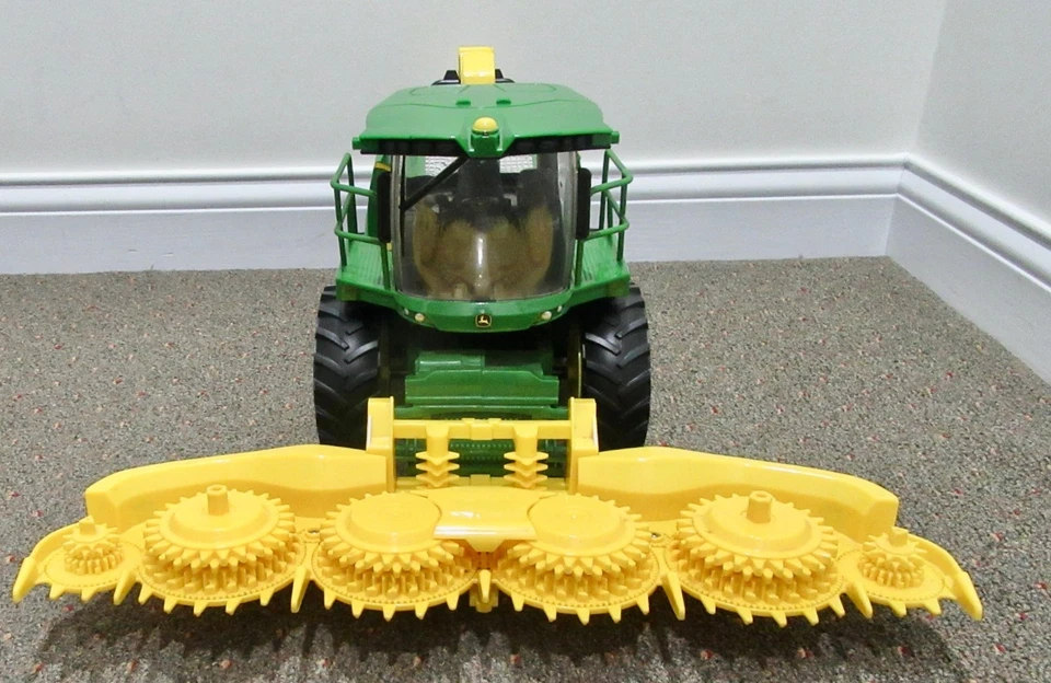 John Deere Big Farm 8600 Forage Harvester With Header, Lights And Sound - Image 2 of 4