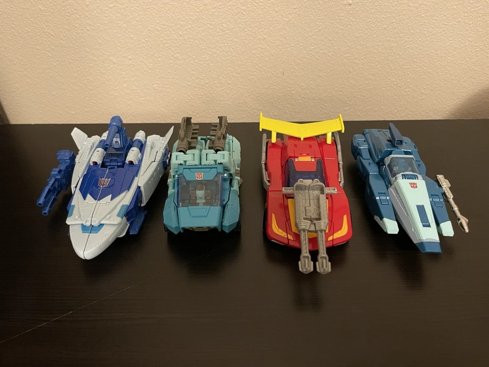 Transformers Titans Return Deluxe Class Scourge, Sergeant Kup, Hot Rod & Blurr - Image 2 of 4