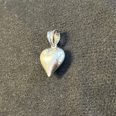 Sterling silver heart pendant  925 Vintage Beautiful 1  Big Loop 1g 3d Bubble
