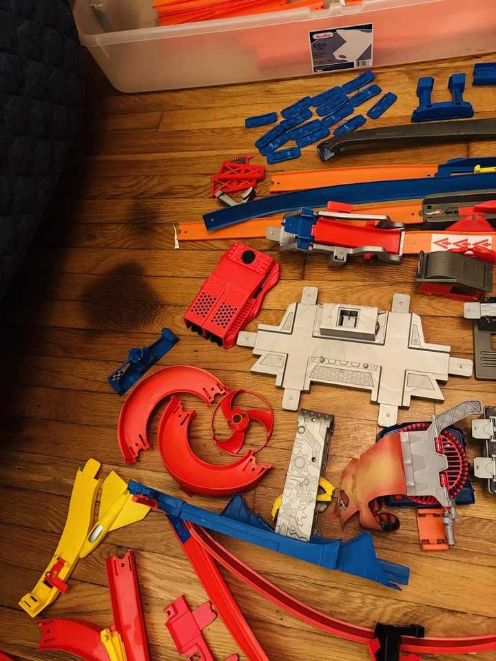 ENORME Hotwheel Track Lote de Piezas de Conjunto Múltiples con 2 Paquetes de refuerzo y un ventilador.  Foto 4 de 4