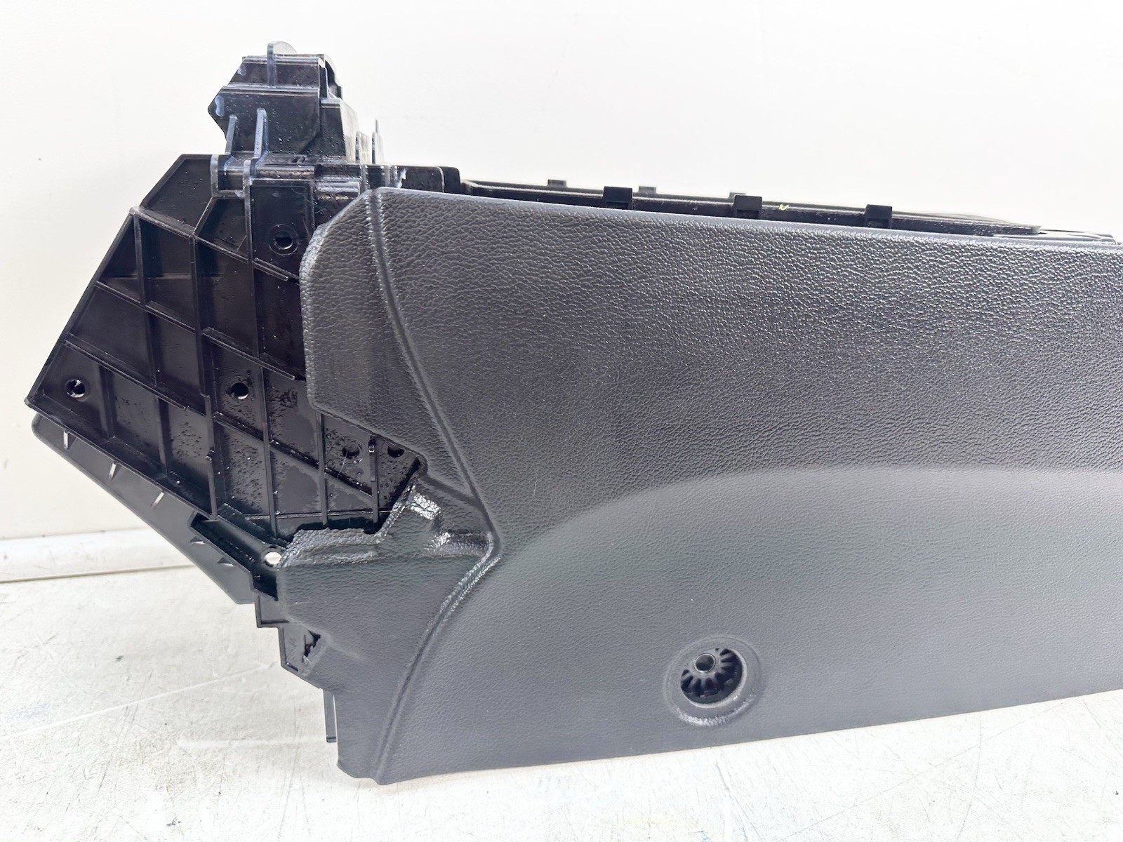 2014-2017 Maserati Ghibli Center Console Base Trim Only Used OEM 105088372