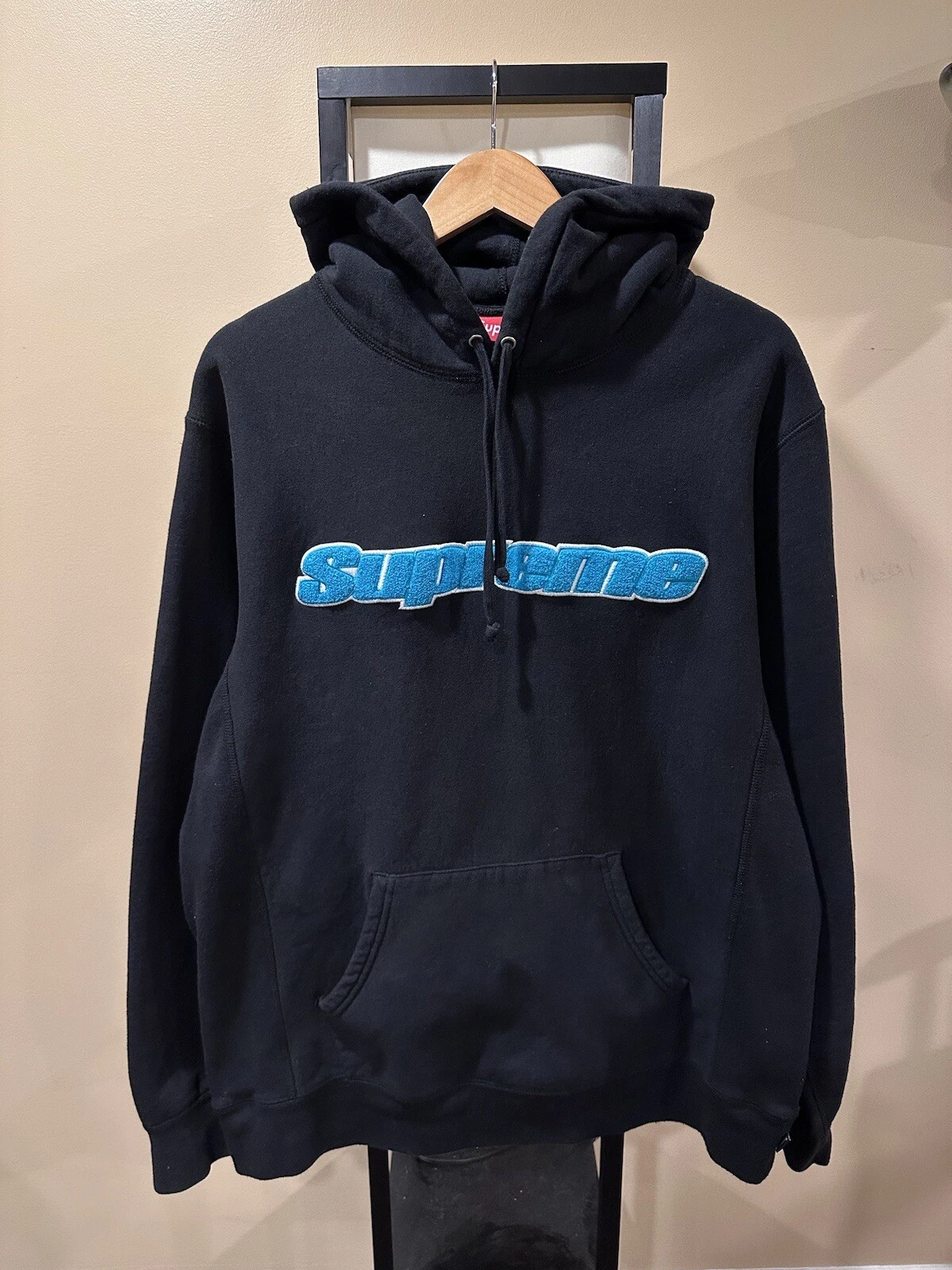 Sweat à capuche noir Supreme Chenille brodé logo sarcelle SS19