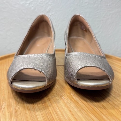 Clarks Artisan Vendra Daisy Wedge Heel Sandals 8.5 Gold Leather Peep Toe Pumps - Picture 5 of 10