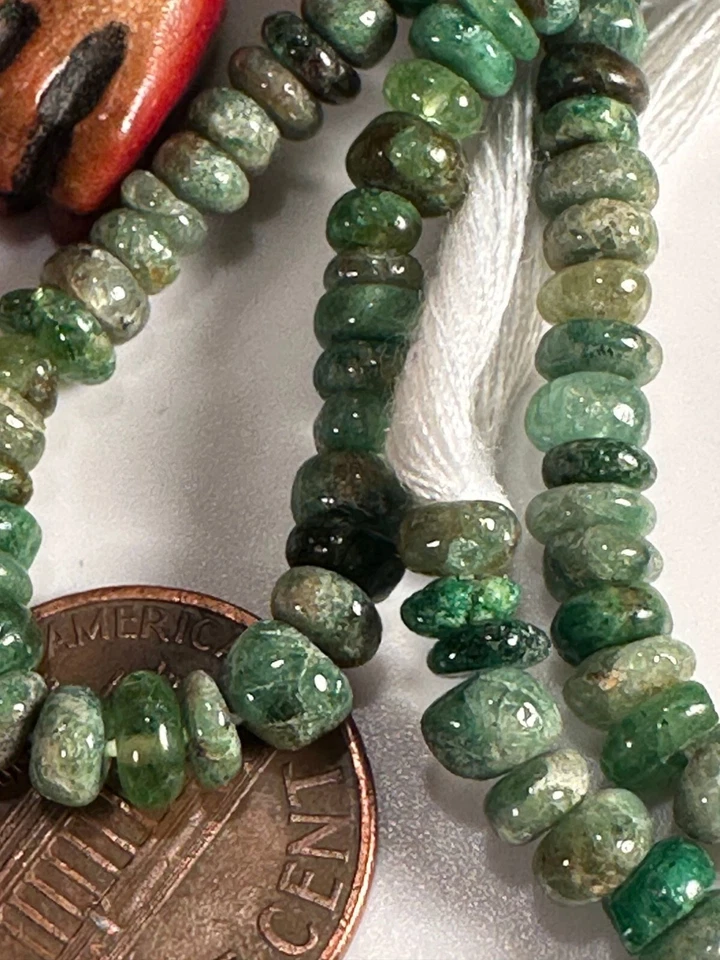 Granate Tsavorite Tanzania 13 pulgadas Foto 3 de 4