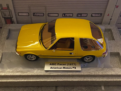 Schild AMC Pacer 1977 American Motors geprägt und selbstklebend für 1:18 Vitrine