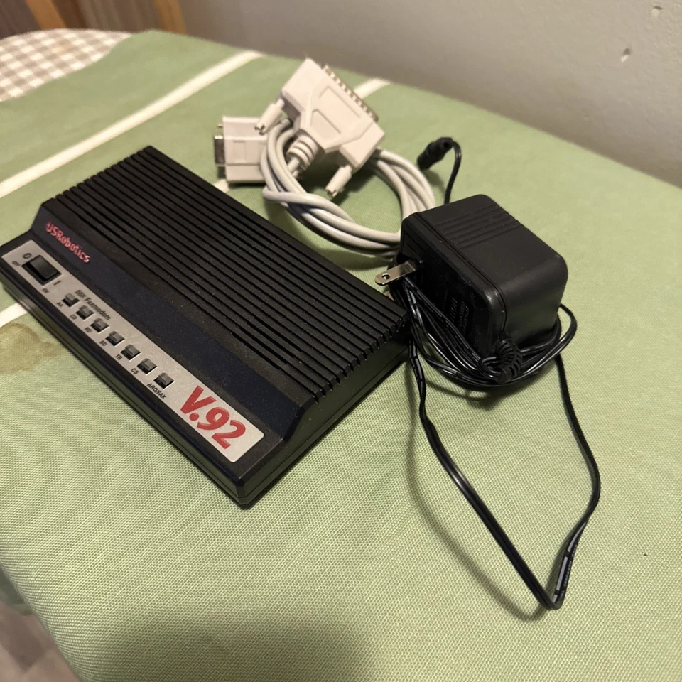 Módem de fax USRobotics V.92 56K 5686G (sin adaptador de CA) Foto 4 de 4