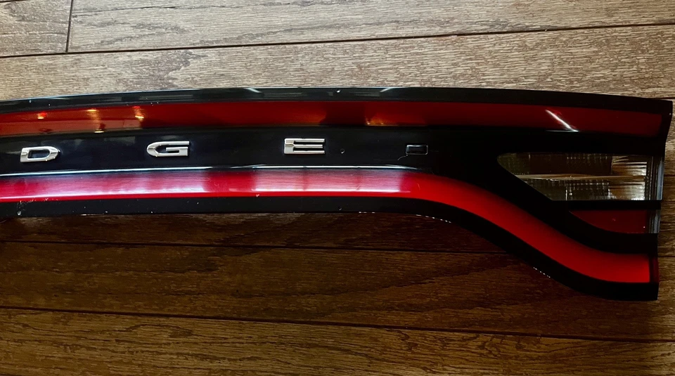 2015-2019 DODGE CHARGER REAR TRUNK CENTER LED TAIL LIGHT LAMP PANEL OEM - Image 4 of 4