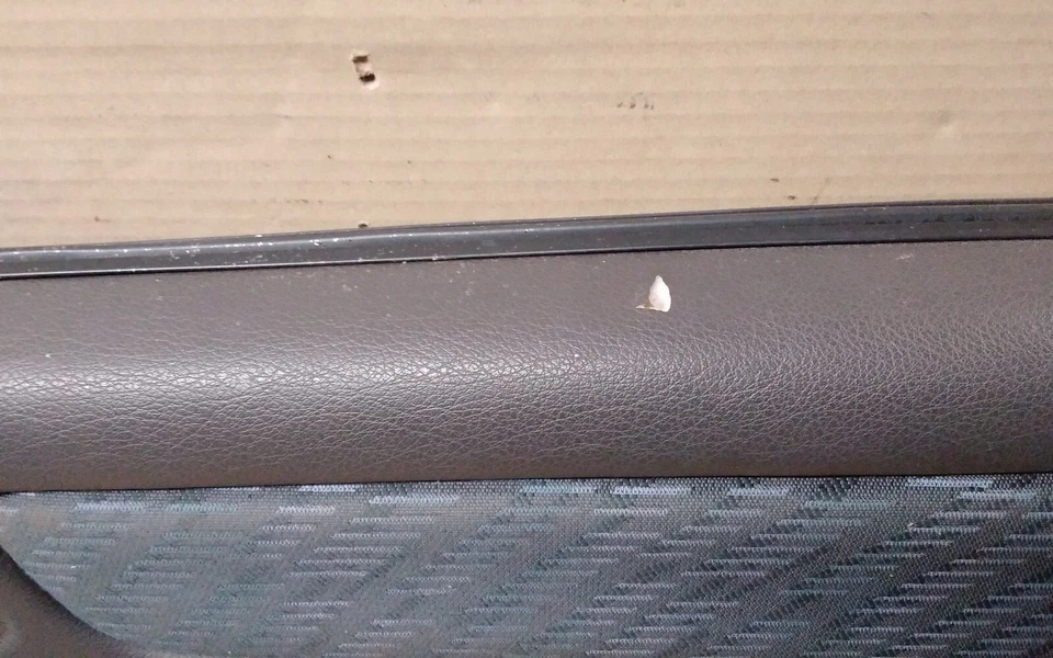 1994 MITSUBISHI 3000GT STD DOOR PANEL W/ POWER RIGHT SIDE DARK GREY BLUE INSERT - Image 3 of 4