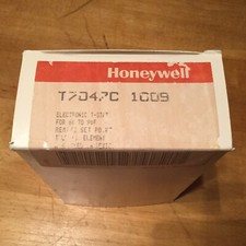 New Honeywell T7047C 1009 Electronic T-Stat