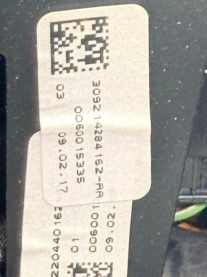 Volante de couro 17-19 INFINITI QX30 com pás de interruptor de controle OEM - Imagem 4 de 4
