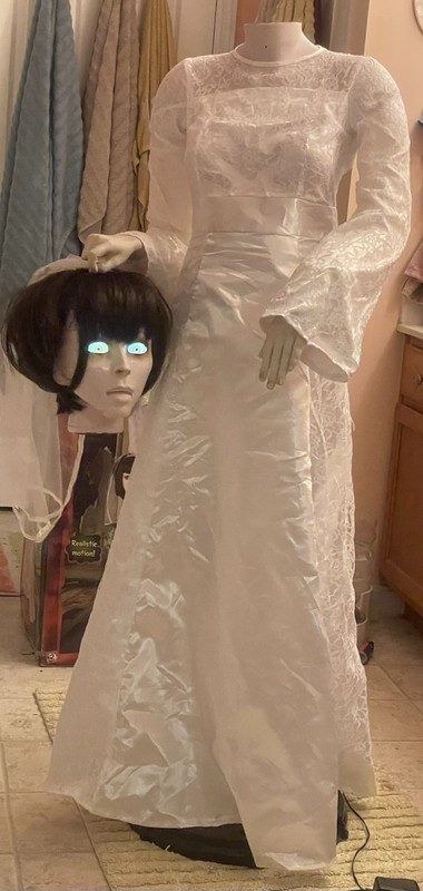 Spirit Halloween Beheaded Bride (white gown) retired Halloween Animatronic