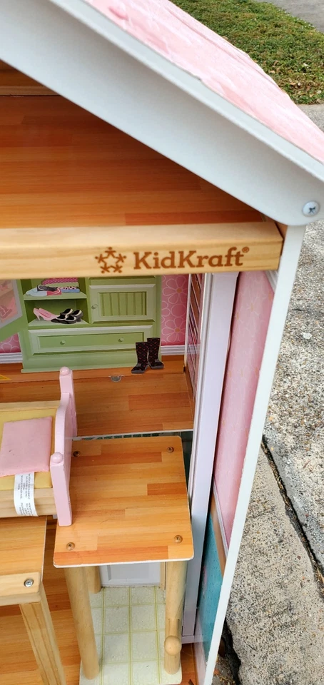 Kid kraft Doll House with Toys For SaleNegotiatableMust buy and pick up today. - Image 3 of 4